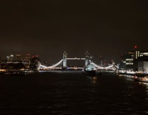 Naty chváli pohľad z London Bridge na Tower bridge