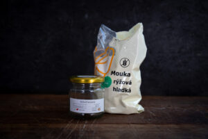 kváskuj bez lepku jednoducho s Naty a jej bezlepkovým kvások s múkou na kŕmenie